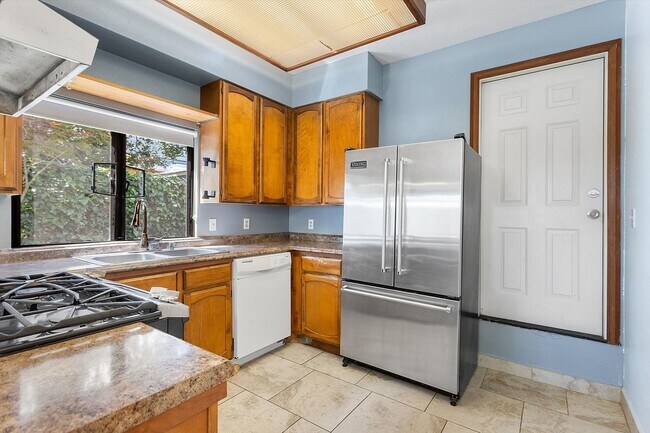 Building Photo - 1527 Verdi St