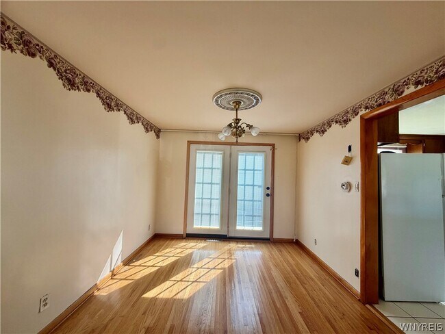 Building Photo - 47 Leonore Rd