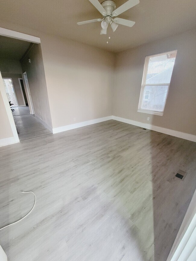 LR - 1010 Burgess Ave