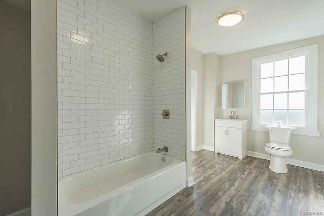 Building Photo - 2 N Plum St