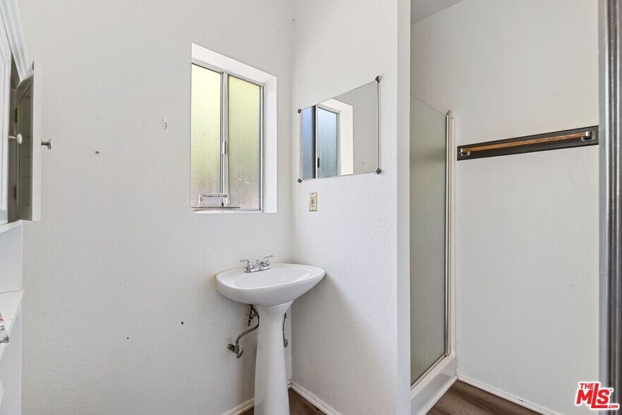 Master Bathroom - 5723 Stansbury Ave