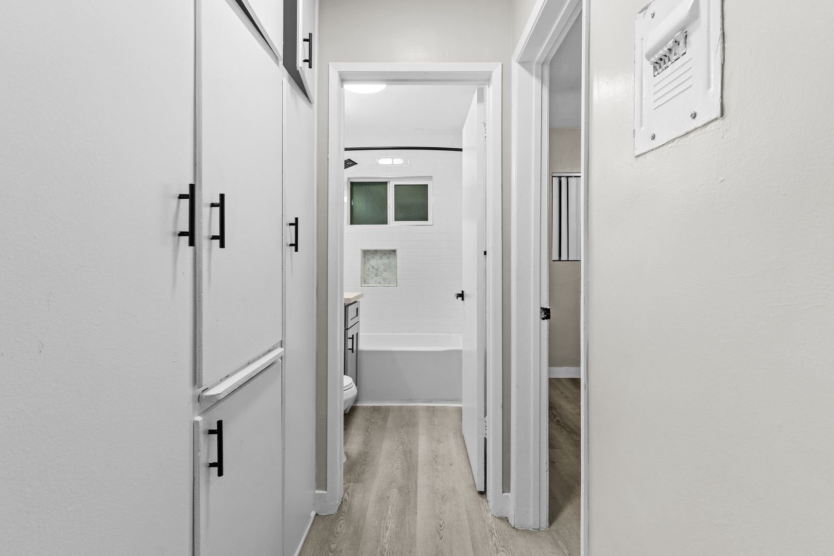 Building Photo - 113 S Lillie Ave