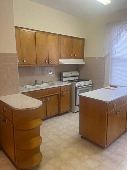 Building Photo - 2345 W 24th Pl