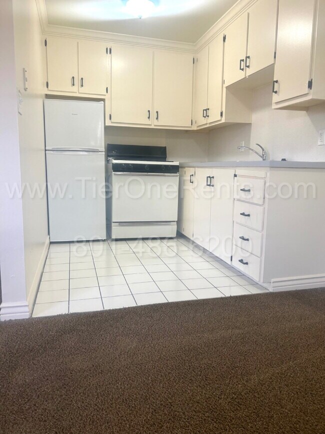 Building Photo - NO DEPOSIT option available for qualified ...