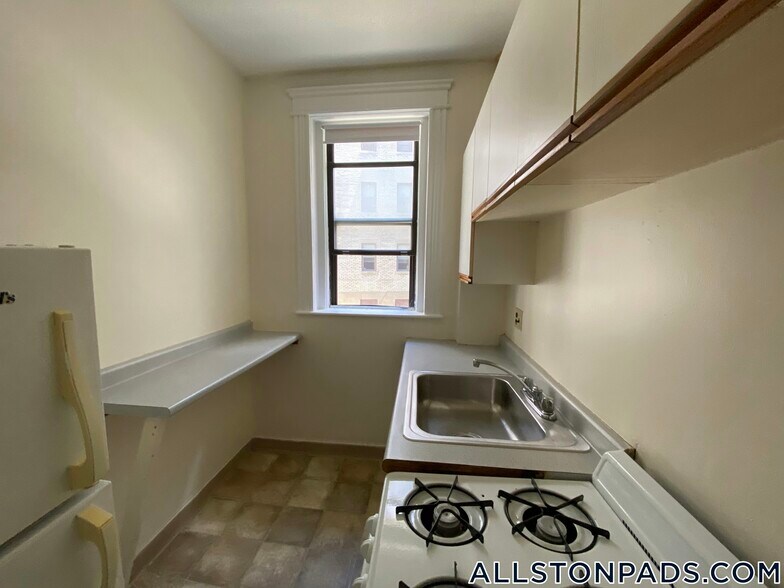 Building Photo - 1148 Commonwealth Ave