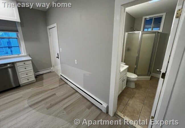 Building Photo - 158 Holland St