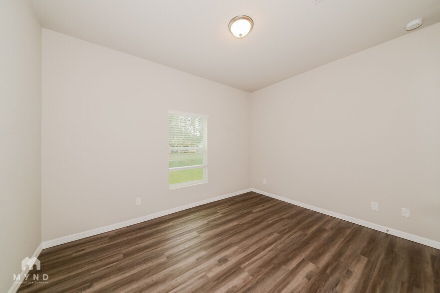 Building Photo - 216 Prineville St