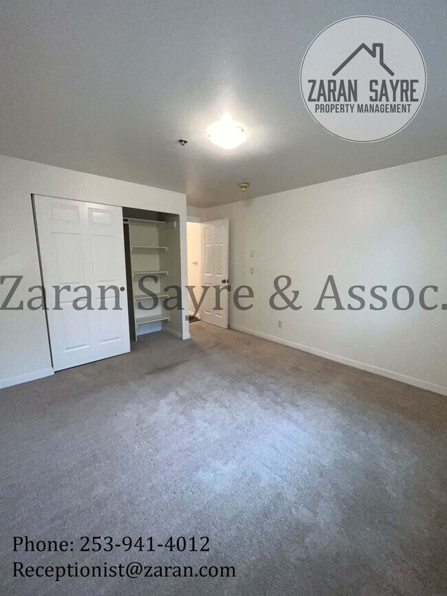 Building Photo - 039 - 2 bed, 2 bath condo minutes from Red...