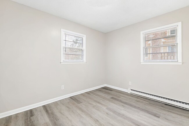 Building Photo - Chic and Updated 2-Bedroom Apartment in Ca...