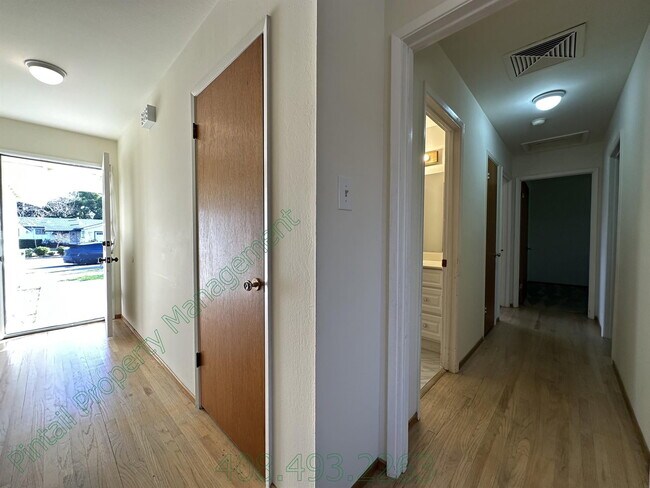 Building Photo - 965 Amstutz Dr