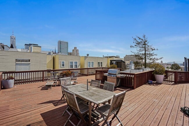 Building Photo - Gorgeous 4BR/2.5BA Nob Hill Home with Shar...