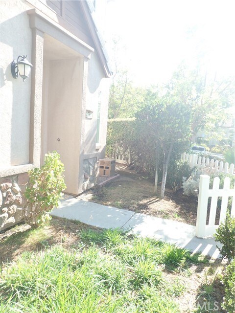 Building Photo - 27605 Chicory St