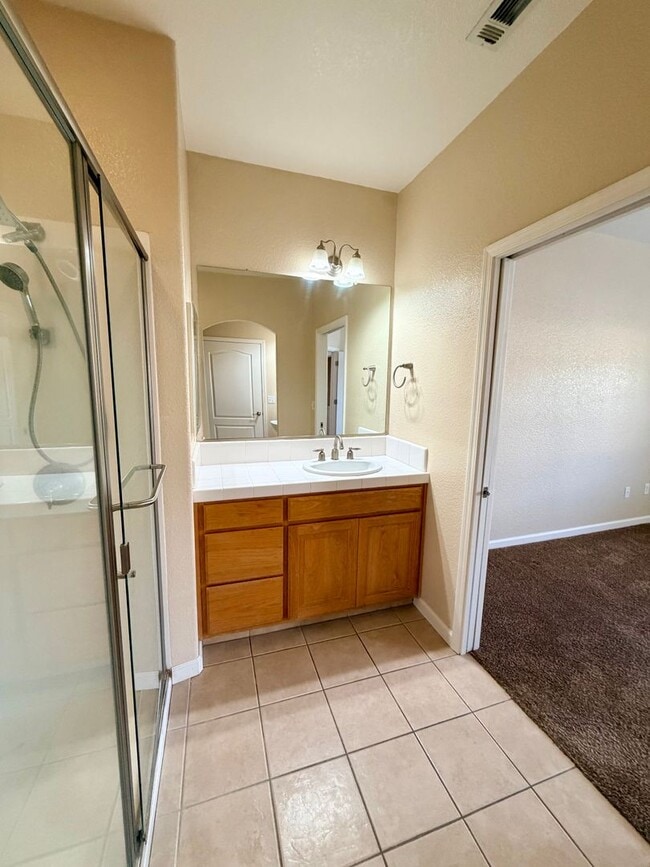 Building Photo - 147 Apple Ln