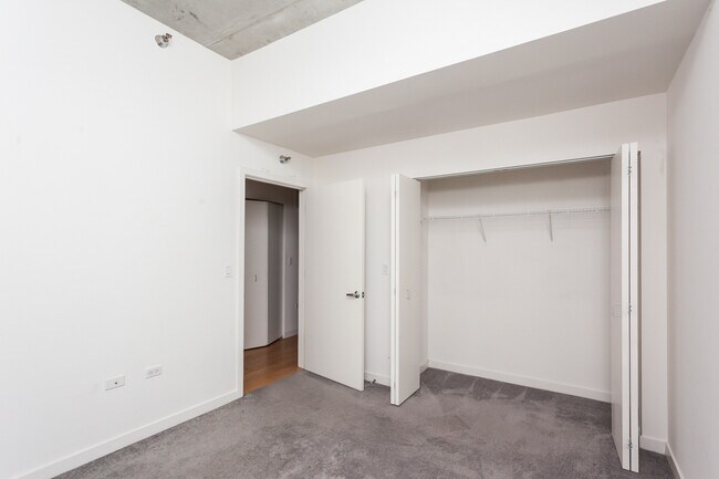 Building Photo - 235 W Van Buren St