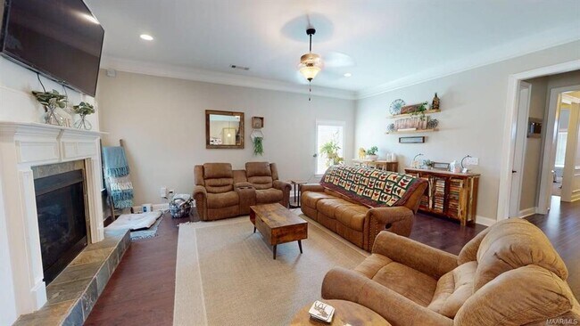 Building Photo - 440 Sydney Dr N