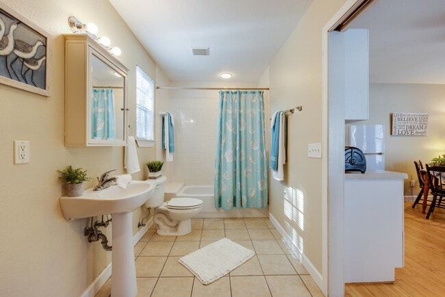 Building Photo - 3789 Overlook Dr