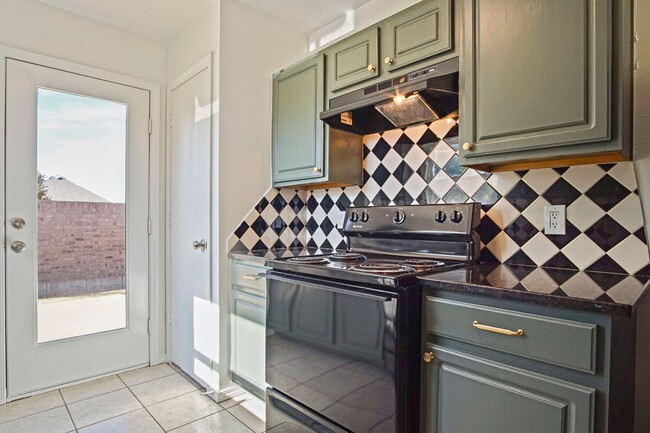 Building Photo - Beautiful 2 Bedroom - 2 Bathroom in Deer C...