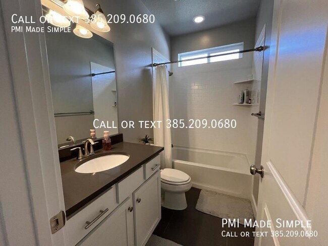 Building Photo - 3193 N Meadow View Dr