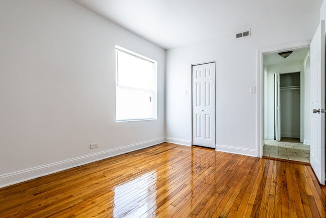 Building Photo - 6104 S Campbell Ave 2501-11 W 61st Chicago, IL 60629