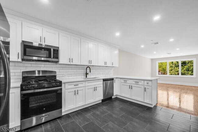 Building Photo - 162 Closter Dock Rd