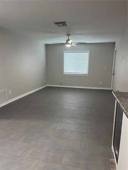 Building Photo - 528 Golden Raintree Pl