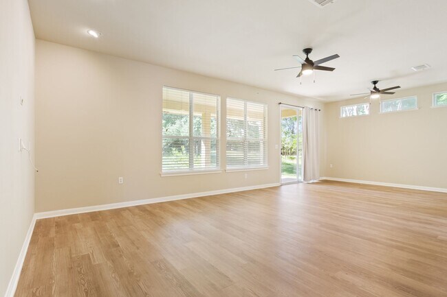 Building Photo - 118 Larkspur Ln