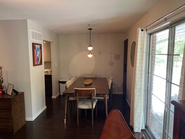 Building Photo - 1870 Fort St