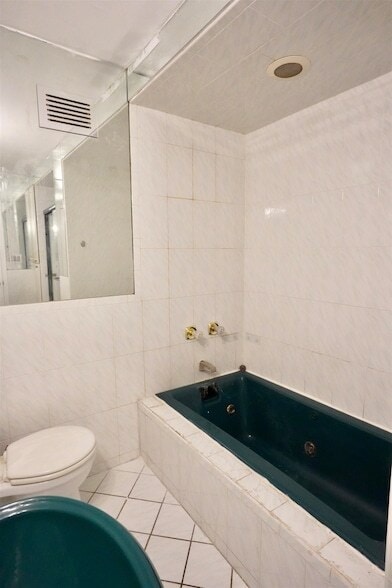 Building Photo - 225 St Pauls Ave