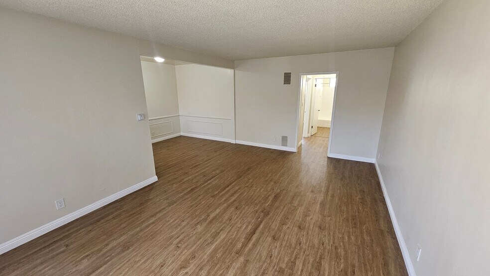 Building Photo - 3945 Stevely Ave