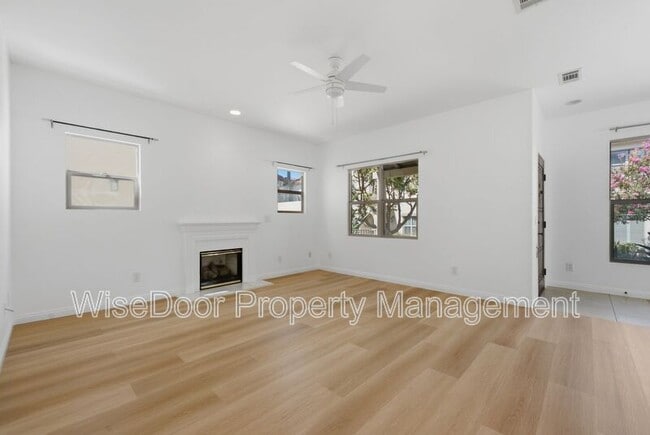 Building Photo - 1087 Waterfall Way