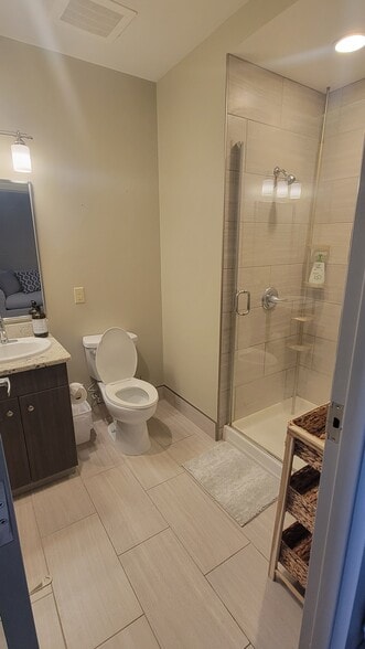 Building Photo - 125 N. Dargan Street, 2G