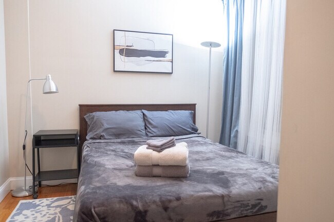 Building Photo - 230 W 113th St