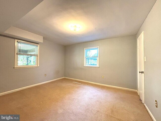 Building Photo - 7107 Tyndale St
