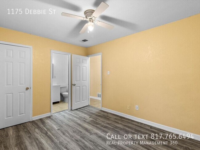 Building Photo - 1175 Debbie Dr
