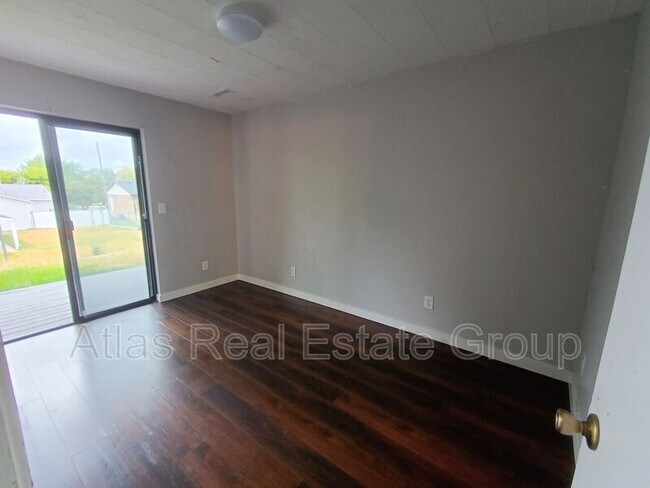 Building Photo - 7428 S 700 E