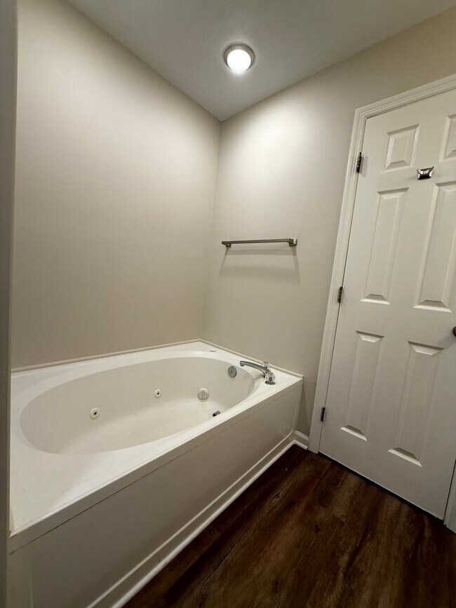 Building Photo - 301 Warton Ln