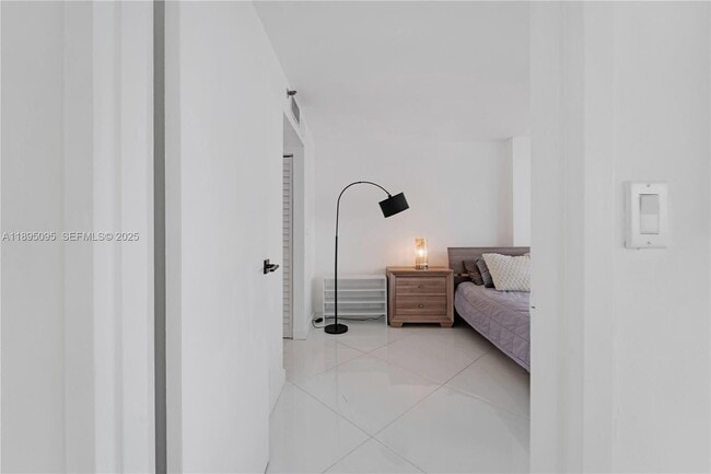 Building Photo - 7601 E Treasure Dr