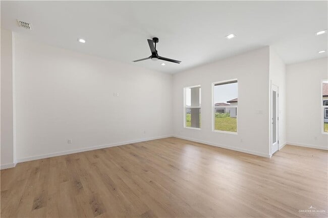 Building Photo - 19 N Brushfield Ave