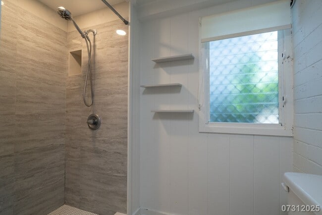 Building Photo - 3Bd 2Ba 1Pkg SFH in Manoa -$4300 Must See!!!