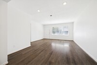 Building Photo - 4404 Vivian St