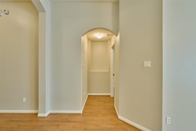 Building Photo - 3733 Breckenridge Dr