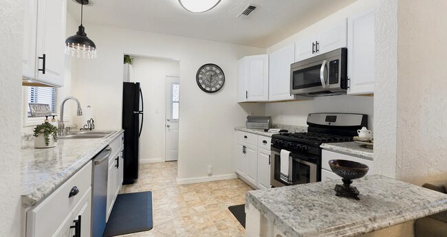 Building Photo - 3 BED 1 BATH COUNTRY SETTING HOME WITH BONUS ROOM
