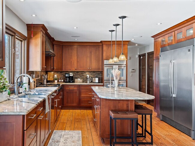 Building Photo - 1811 Breezewood Dr