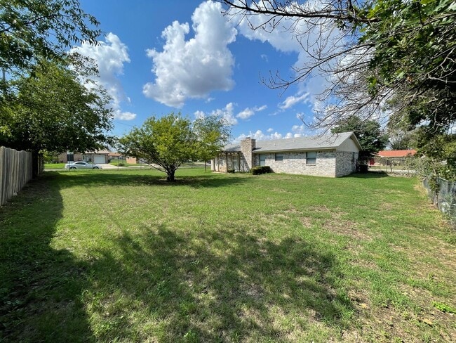 Building Photo - 2102 El Dorado Dr