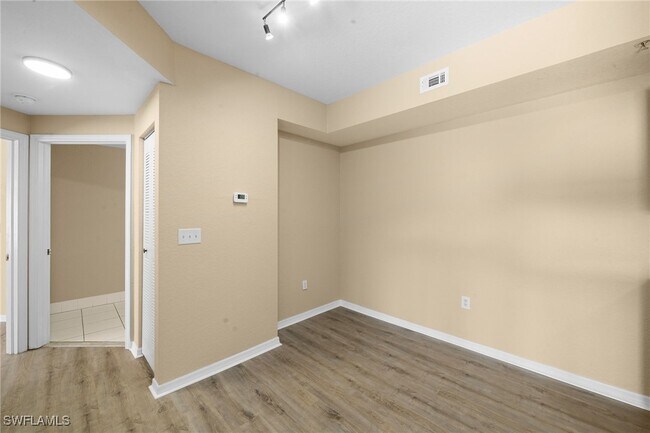 Building Photo - 6360 Aragon Way