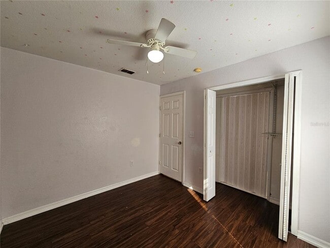 Building Photo - 2746 Smithtown Dr