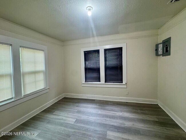 Building Photo - 5420 Leaming Ave