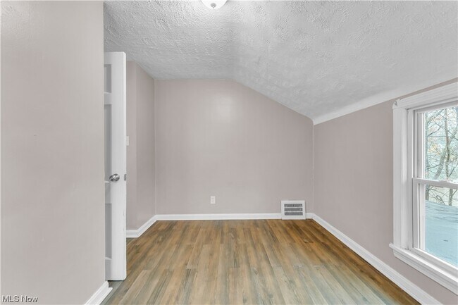 Building Photo - 5461 Clement Ave
