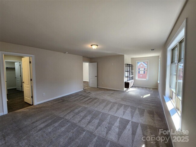 Building Photo - 326 Sadie Dr