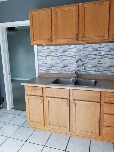 kitchen - 2208 27th Ave S